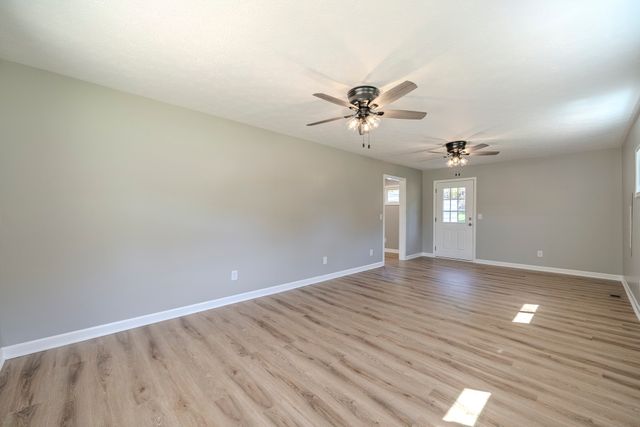 429 Hurricane Meadows Dr, Waynesboro, TN 38485