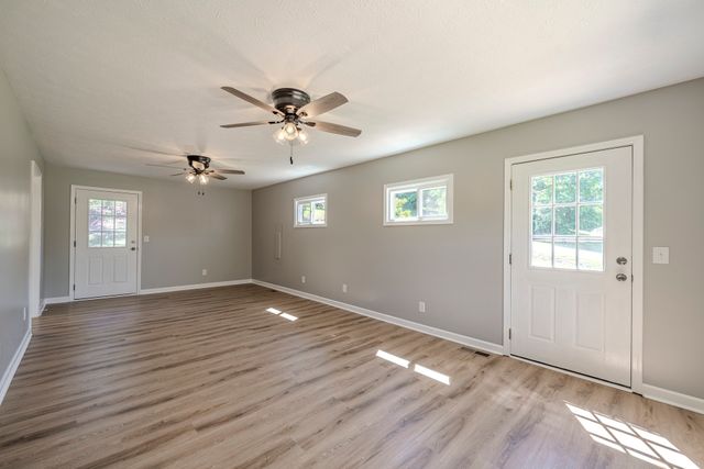 429 Hurricane Meadows Dr, Waynesboro, TN 38485