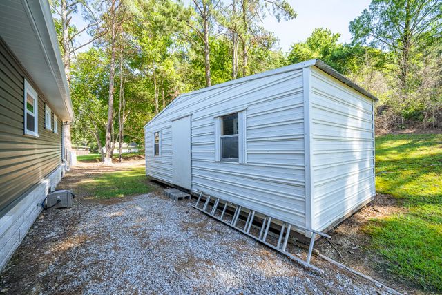 429 Hurricane Meadows Dr, Waynesboro, TN 38485