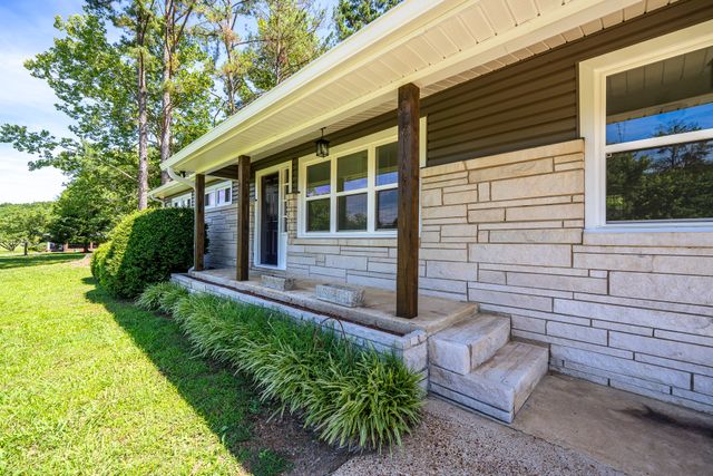 429 Hurricane Meadows Dr, Waynesboro, TN 38485