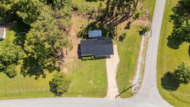 429 Hurricane Meadows Dr, Waynesboro, TN 38485