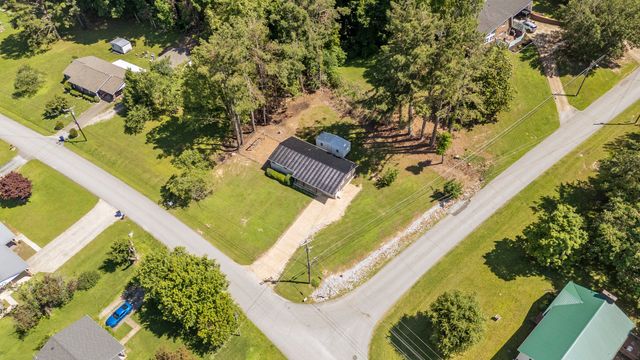 429 Hurricane Meadows Dr, Waynesboro, TN 38485