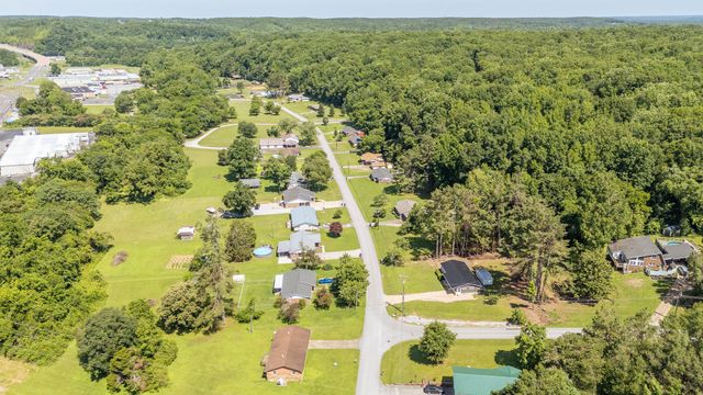 429 Hurricane Meadows Dr, Waynesboro, TN 38485