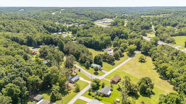 429 Hurricane Meadows Dr, Waynesboro, TN 38485