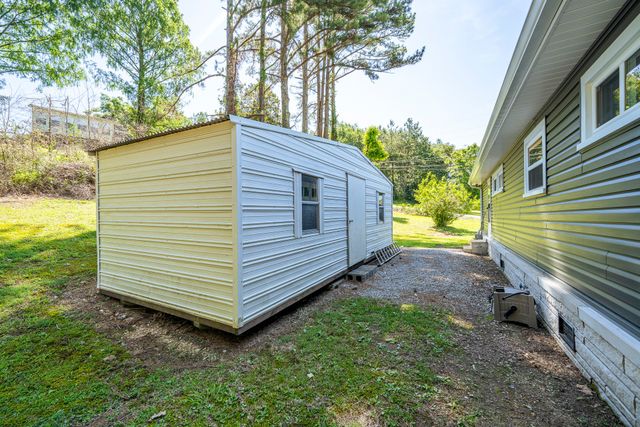 429 Hurricane Meadows Dr, Waynesboro, TN 38485