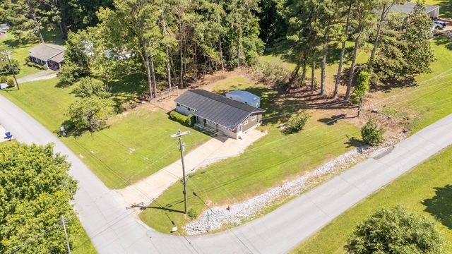 429 Hurricane Meadows Dr, Waynesboro, TN 38485