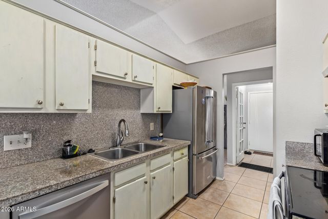 10096 N 63RD Avenue, Glendale, AZ 85302