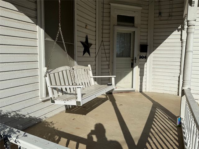 904 W 1st Avenue, Corsicana, TX 75110