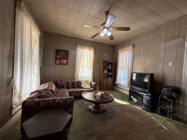 904 W 1st Avenue, Corsicana, TX 75110