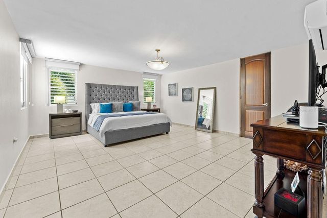 H2 MAR DE BERING 638, Dorado, PR 00646