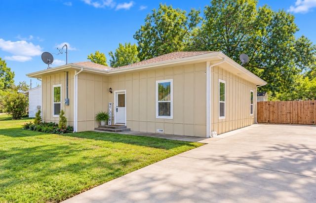2206 Drake Street, Caddo Mills, TX 75135