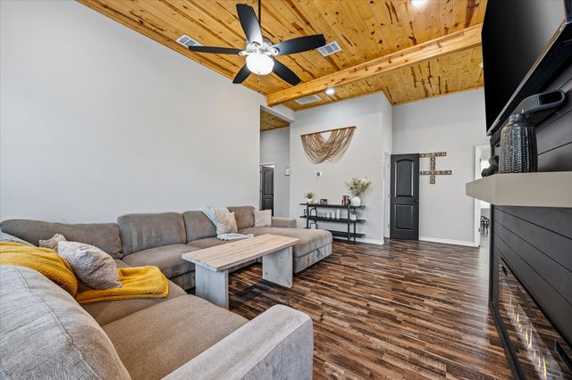 2206 Drake Street, Caddo Mills, TX 75135