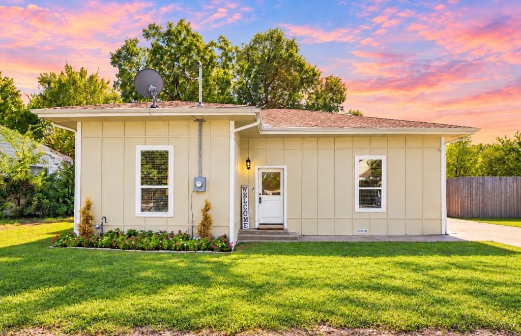 2206 Drake Street, Caddo Mills, TX 75135