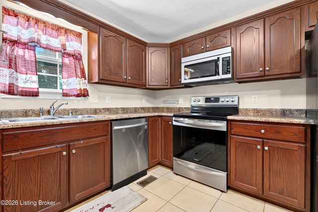 154 Wiltshire Ave, Vine Grove, KY 40175
