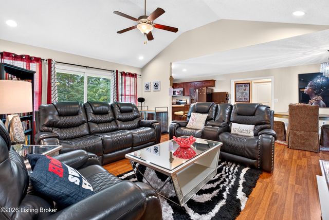 154 Wiltshire Ave, Vine Grove, KY 40175