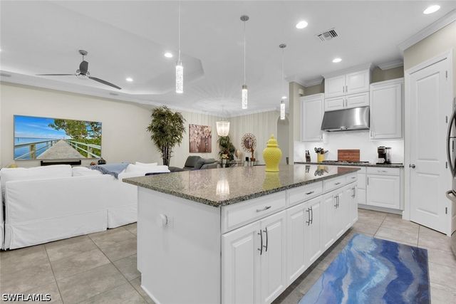 9630 Campanile CIR, Naples, FL 34114
