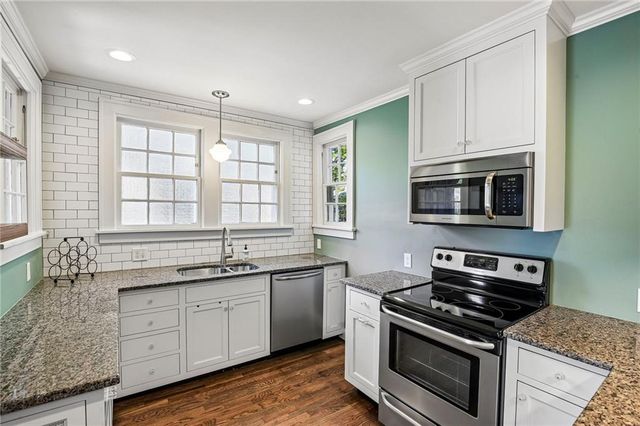 6450 Pennsylvania Avenue, Kansas City, MO 64113