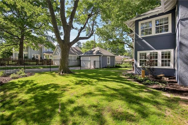6450 Pennsylvania Avenue, Kansas City, MO 64113