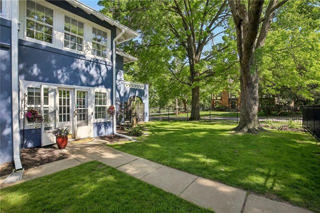 6450 Pennsylvania Avenue, Kansas City, MO 64113