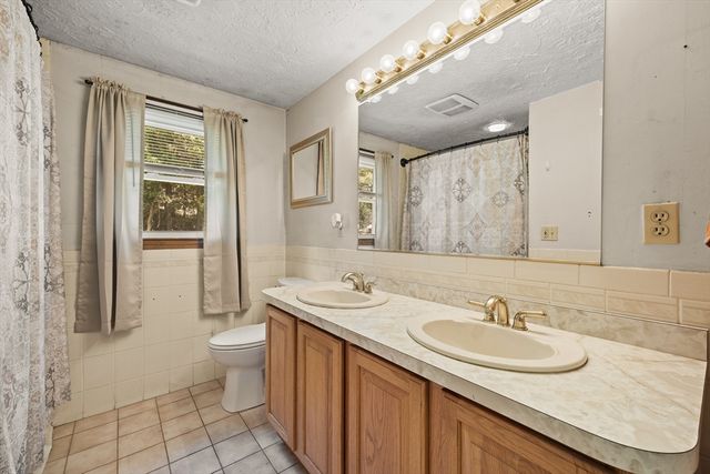 738 King Philip St, Raynham, MA 02767