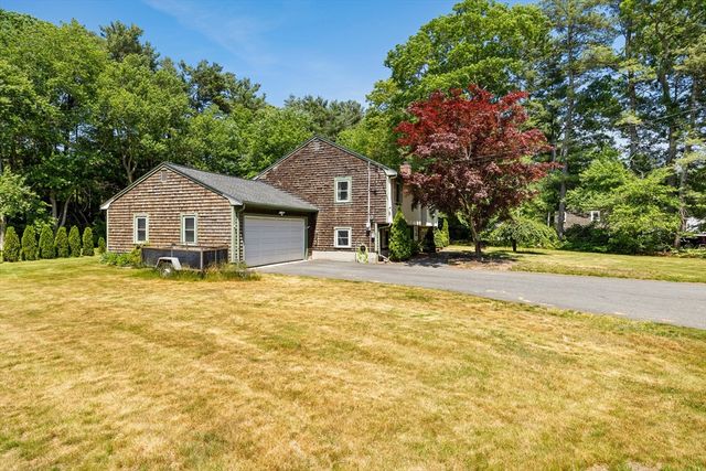 738 King Philip St, Raynham, MA 02767