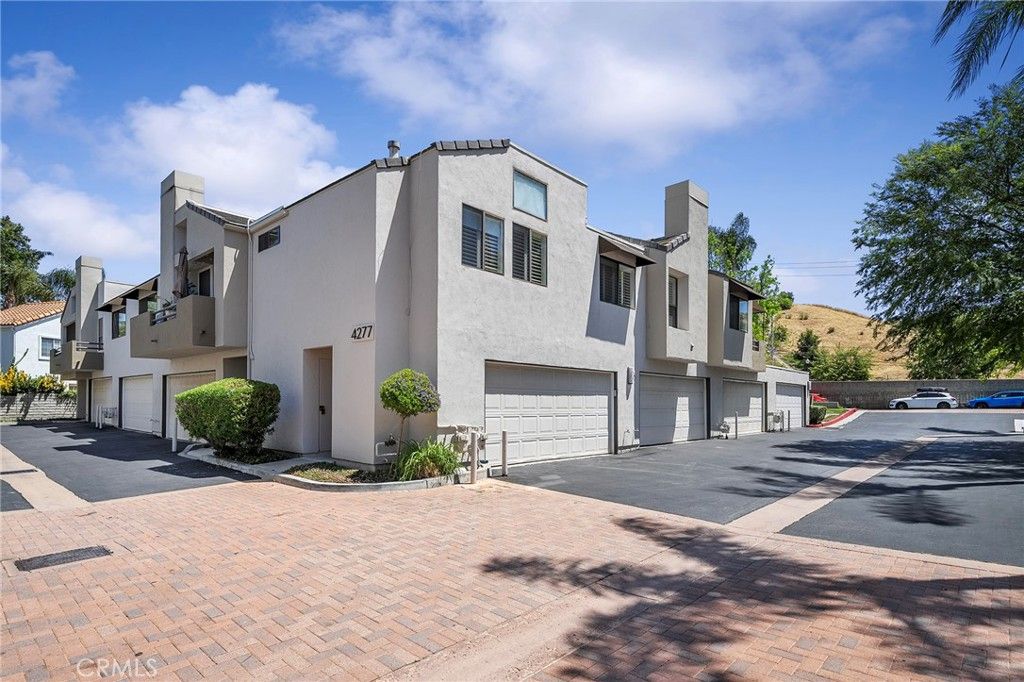 Image 23 of property listing at 4277 Las Virgenes, Calabasas, CA 91302