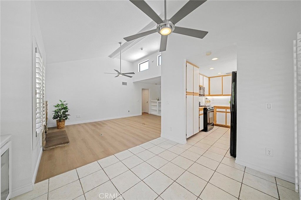 Image 9 of property listing at 4277 Las Virgenes, Calabasas, CA 91302