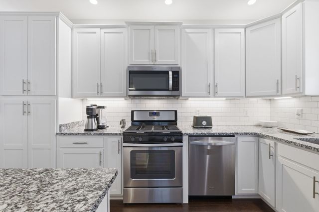 235 Augusta Ave, Pleasant View, TN 37146