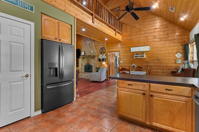 3166 County Road 232, Henderson, TX 75652