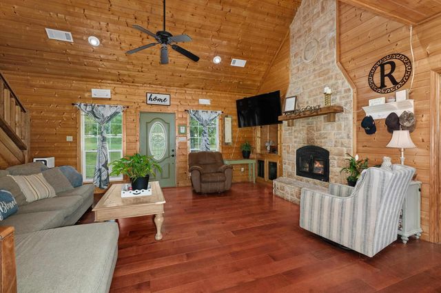 3166 County Road 232, Henderson, TX 75652