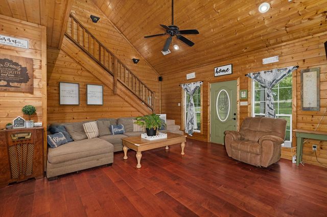 3166 County Road 232, Henderson, TX 75652