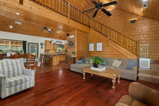 3166 County Road 232, Henderson, TX 75652