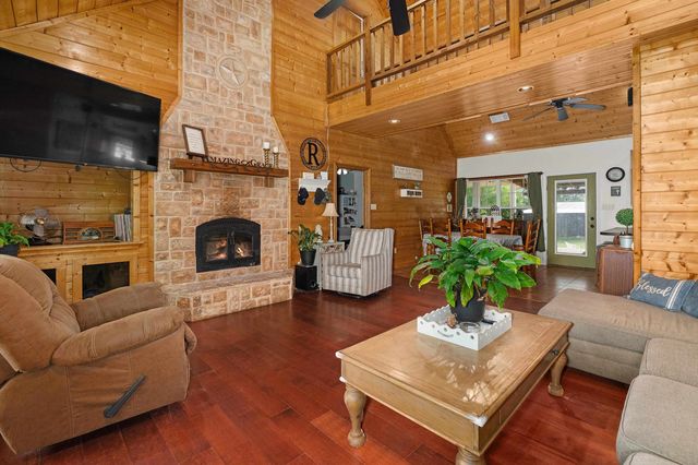 3166 County Road 232, Henderson, TX 75652