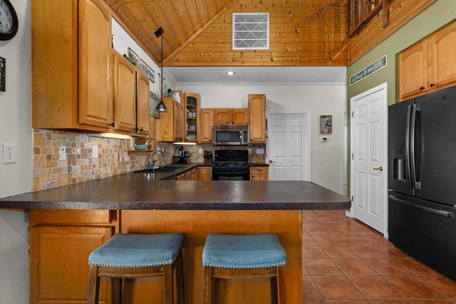 3166 County Road 232, Henderson, TX 75652