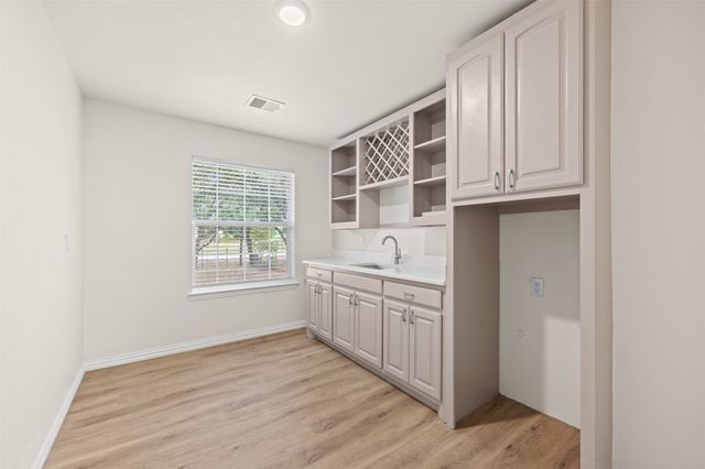 5860 Newt Patterson Road, Mansfield, TX 76063