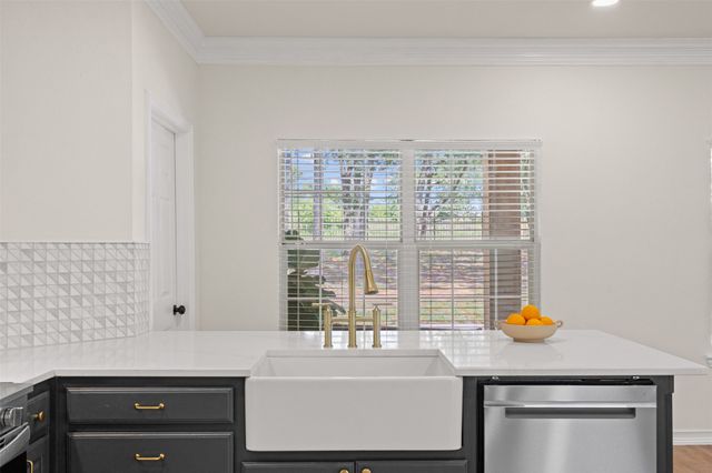 5860 Newt Patterson Road, Mansfield, TX 76063