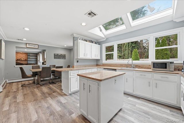 10 Weatherstone Way, Smithtown, NY 11787