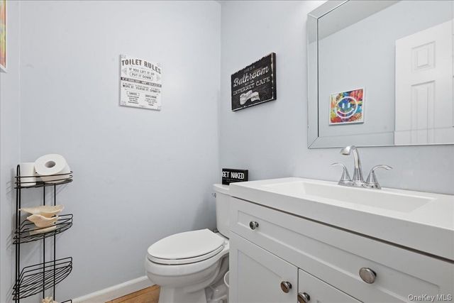 10 Weatherstone Way, Smithtown, NY 11787