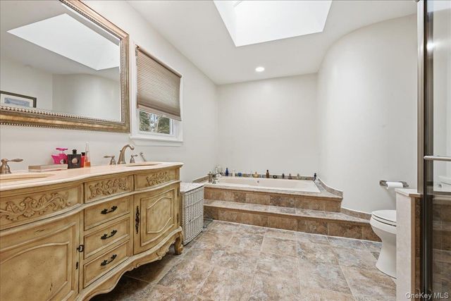 10 Weatherstone Way, Smithtown, NY 11787