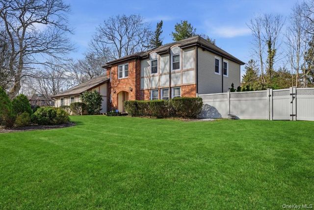 10 Weatherstone Way, Smithtown, NY 11787