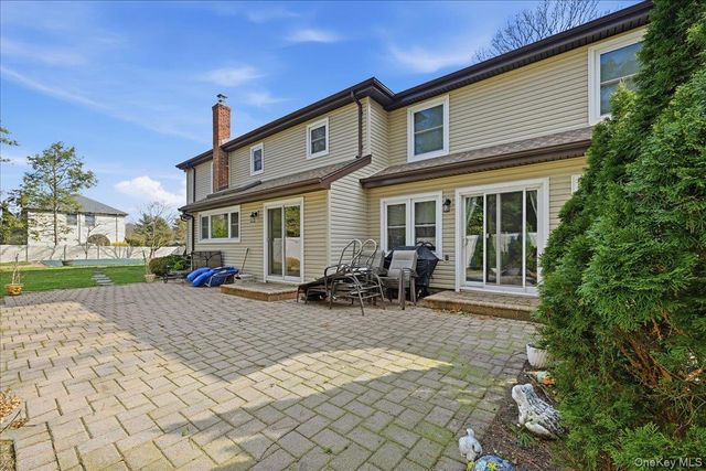 10 Weatherstone Way, Smithtown, NY 11787