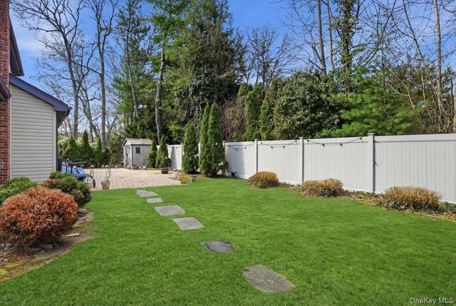 10 Weatherstone Way, Smithtown, NY 11787