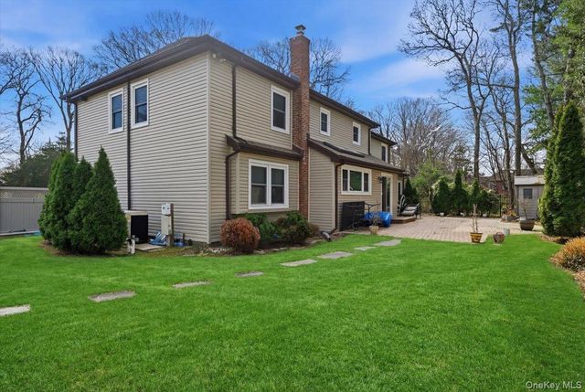 10 Weatherstone Way, Smithtown, NY 11787