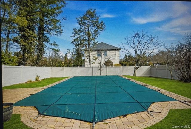 10 Weatherstone Way, Smithtown, NY 11787