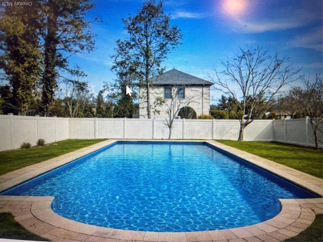 10 Weatherstone Way, Smithtown, NY 11787