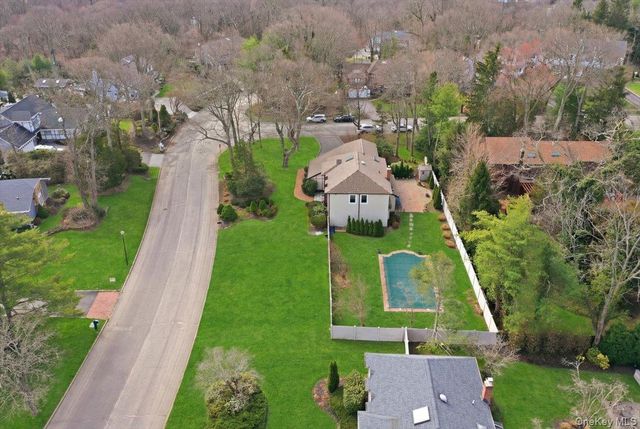 10 Weatherstone Way, Smithtown, NY 11787