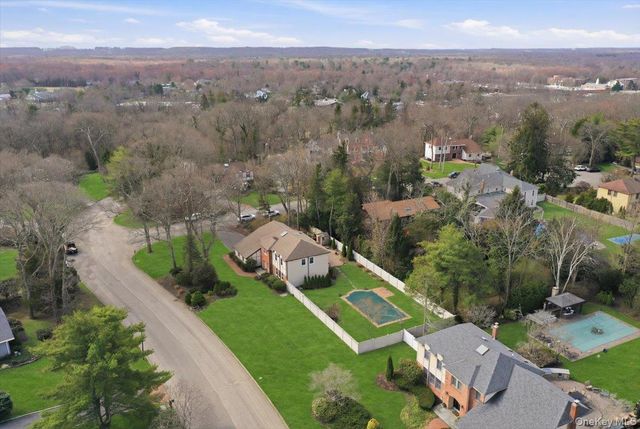 10 Weatherstone Way, Smithtown, NY 11787