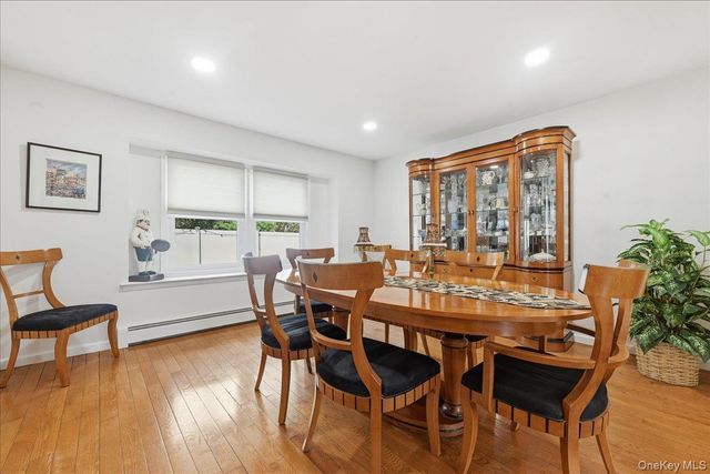 10 Weatherstone Way, Smithtown, NY 11787