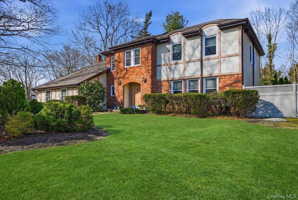 10 Weatherstone Way, Smithtown, NY 11787