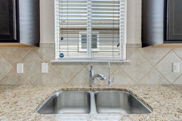 322 Walnut Crest, Selma, TX 78154